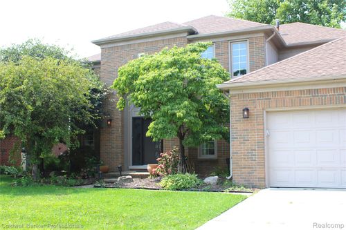 48711 Cross Creek Dr, Macomb, MI, 48044-5589 | Card Image