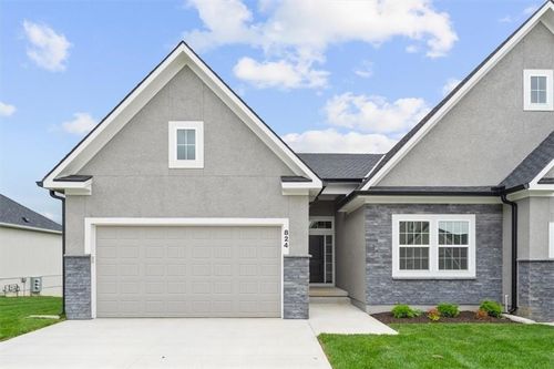 a-824 Ne Algonquin St, Lee's Summit, MO, 64064-8033 | Card Image
