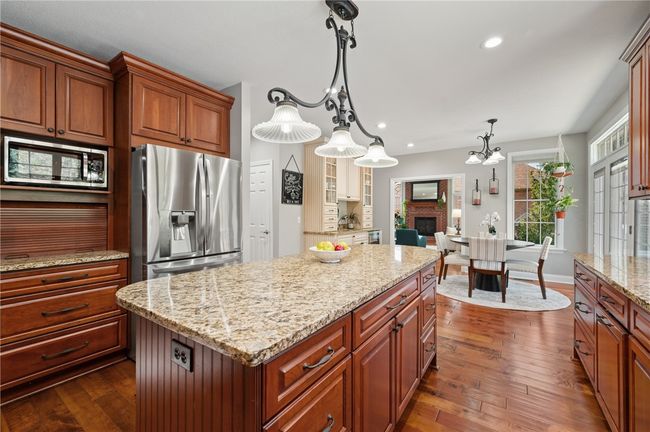 205 Erin Dr, House other with 5 bedrooms, 5 bathrooms and 3 parking in Cranberry Twp PA | Image 8