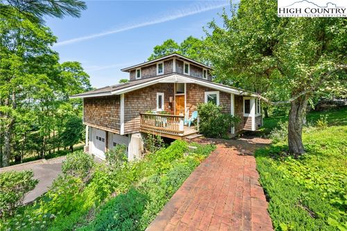 937 Center Court Dr, Boone, NC, 28607-8427 | Card Image