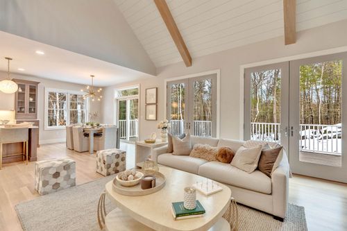 14 Overlook Cir, Auburn, NH, 03032-3858 | Card Image