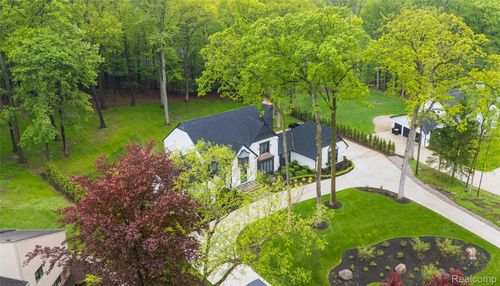 163 Manorwood Dr, Bloomfield Hills, MI, 48304-2134 | Card Image