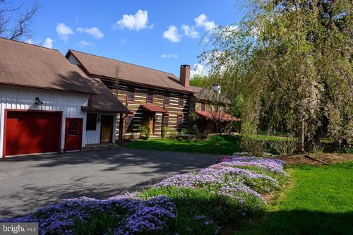 201 Pine Swamp Rd, ELVERSON, PA, 19520-9527 | Card Image