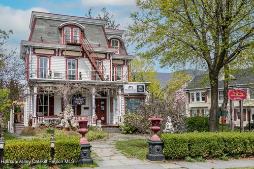 12 Tinker St, Woodstock, NY, 12498-1233 | Card Image
