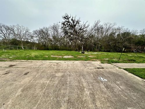 200 Avenue L, Baytown, TX, 77520-4221 | Card Image