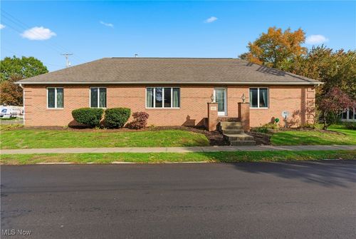 107 E Broad St, Louisville, OH, 44641-1604 | Card Image