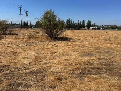 740 E Mulberry Ave, Porterville, CA, 93257-6325 | Card Image