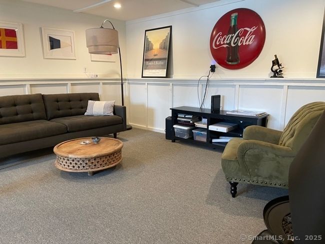 FAMILY ROOM | Image 23