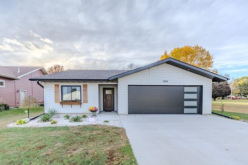 1004 Clayton St, Lake Park, IA, 51347-1034 | Card Image