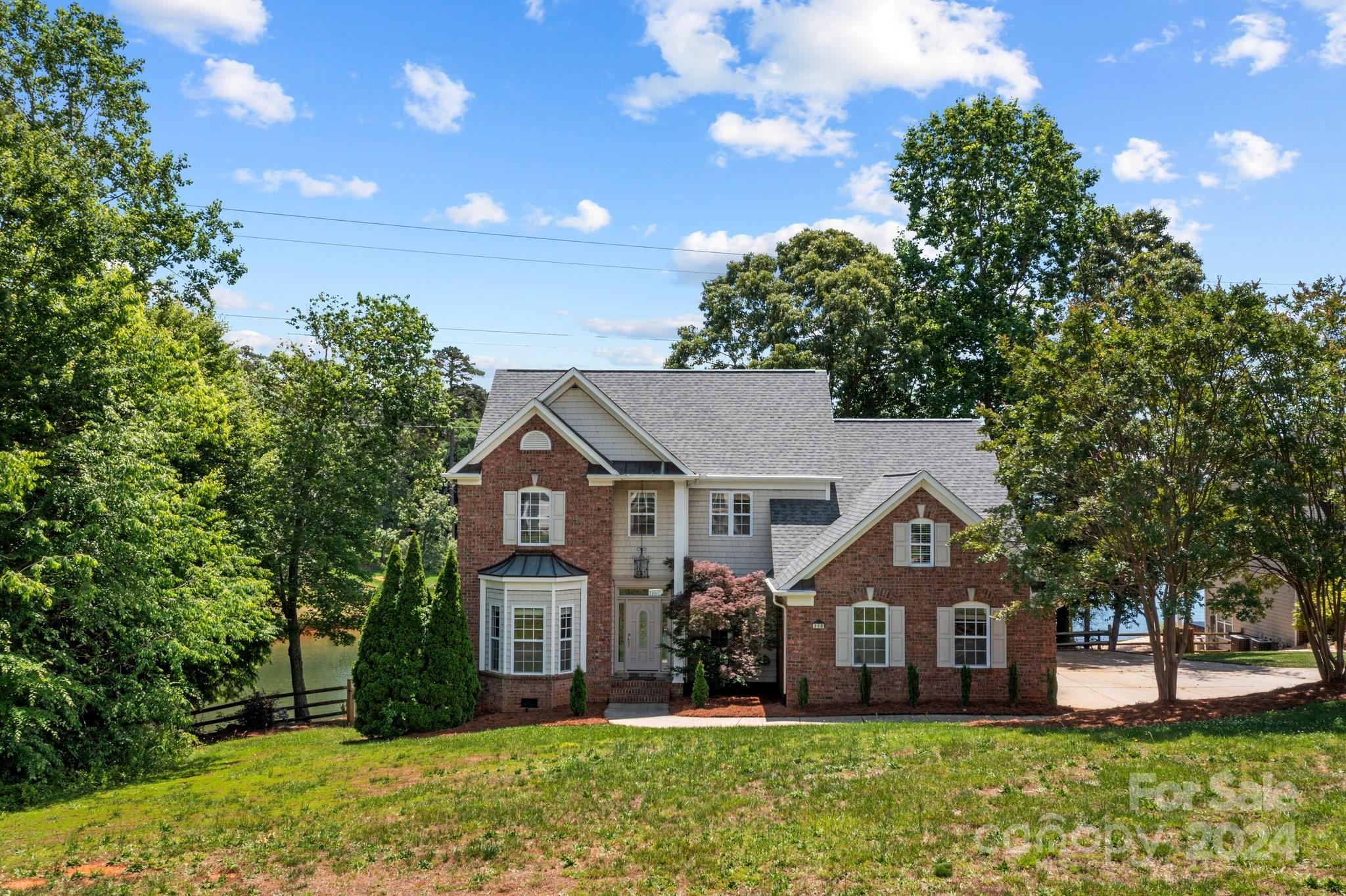 Mariner Pointe Ln, Mooresville, NC 28117