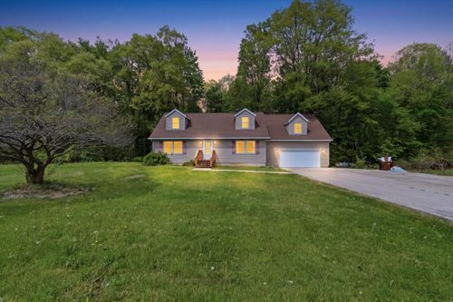 9949 Crofoot Rd, Fowlerville, MI, 48836-9246 | Card Image