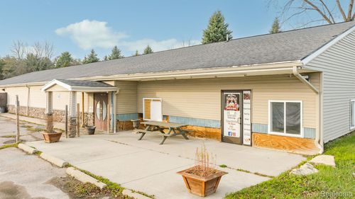8033 N Dort Hwy, Mount Morris, MI, 48458-1204 | Card Image