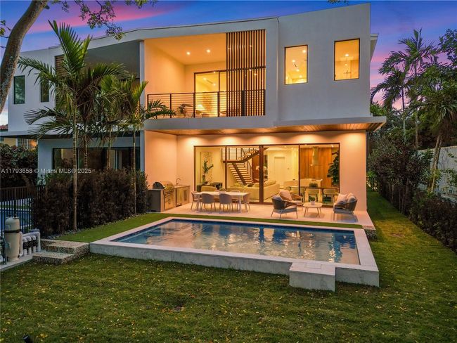 4951 University Dr, Townhouse with 3 bedrooms, 5 bathrooms and null parking in Coral Gables FL | Image 41