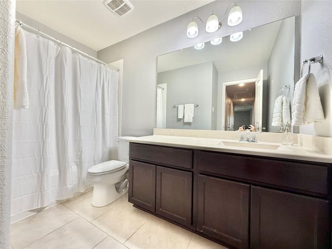 Bathroom 3 (Upstairs) | Image 37
