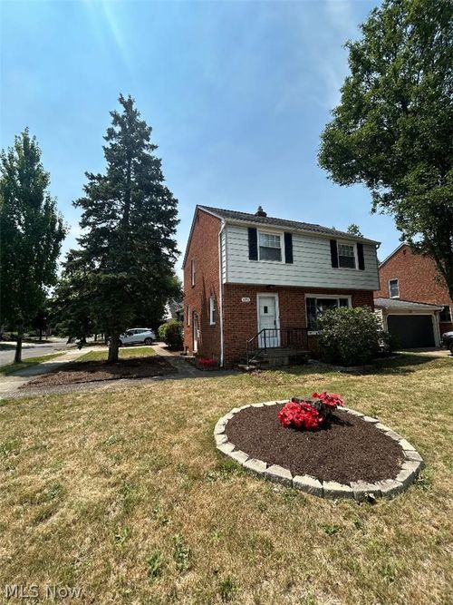 4856 Edsal Dr, Lyndhurst, OH, 44124-2303 | Card Image