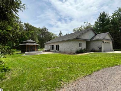 1573 Nash Trail, House other with 3 bedrooms, 2 bathrooms and null parking in East Tawas MI | Image 2