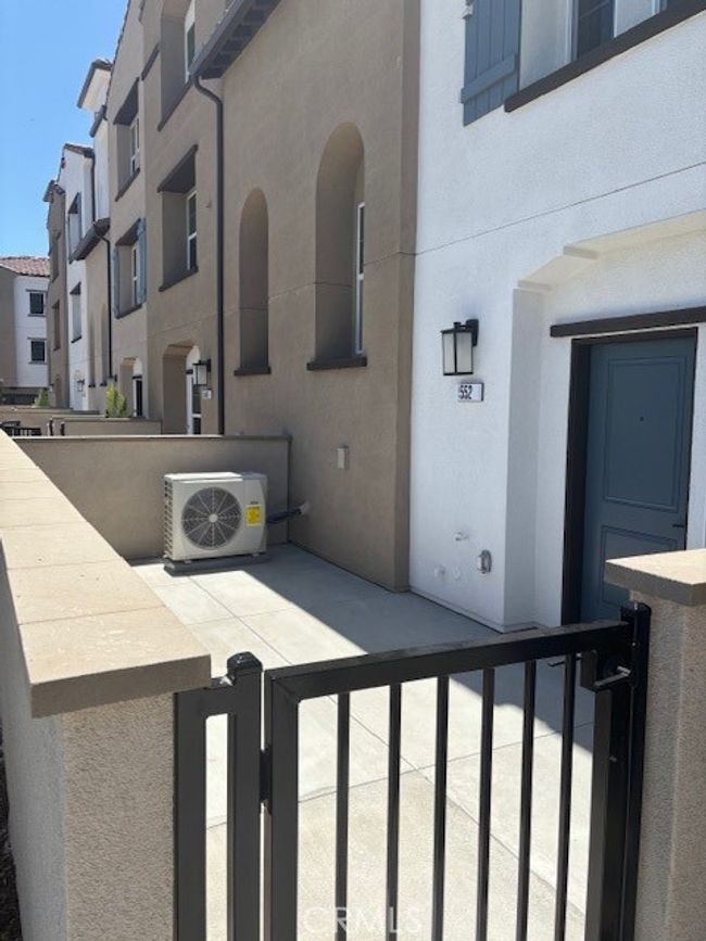Front porch and entry to home. | Image 13