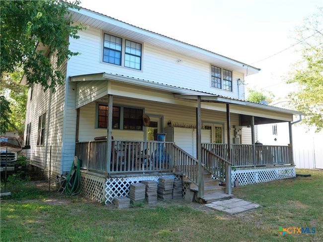 205 Hubbard Street, House other with 5 bedrooms, 3 bathrooms and null parking in Yoakum TX | Image 4