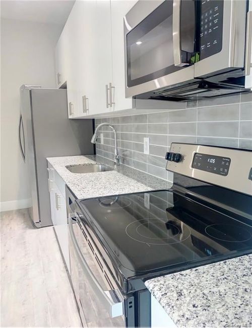 2e-25 Hartsdale Ave, Hartsdale, NY, 10530-2333 | Card Image