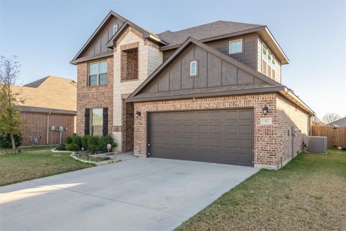 717 Seabourne Dr, Saginaw, TX, 76179-2649 | Card Image