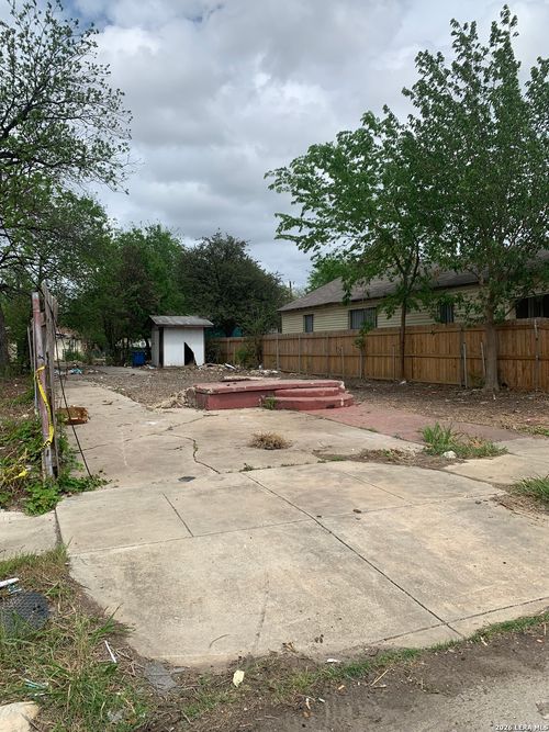 405 Frio City Rd, San Antonio, TX, 78207-7735 | Card Image