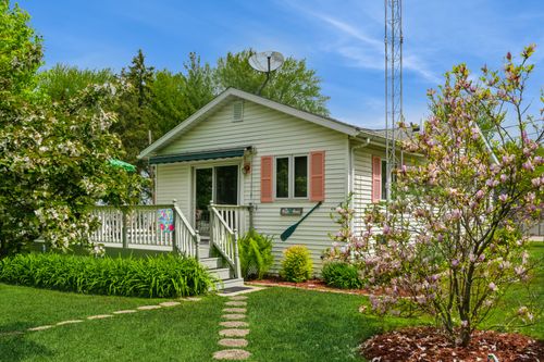 26477 W Springwell Ave, Antioch, IL, 60002-7724 | Card Image