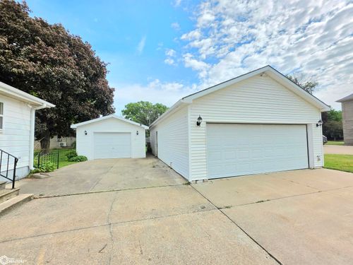 204 1st St Ne, Nora Springs, IA, 50458-7718 | Card Image