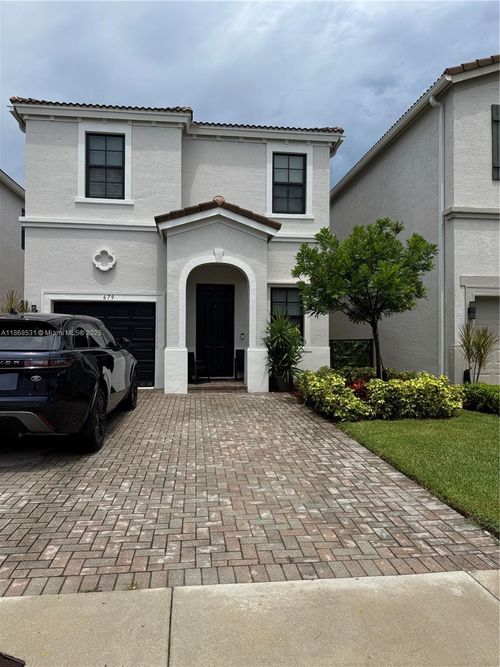 679 Ne 193rd St, Miami, FL, 33179-3977 | Card Image