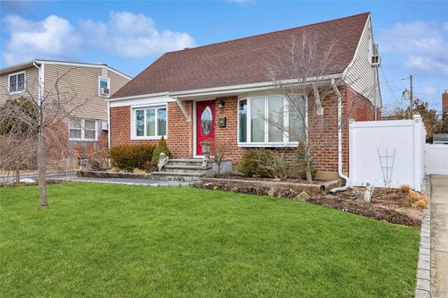 67 Combes Ave, Hicksville, NY, 11801-3709 | Card Image