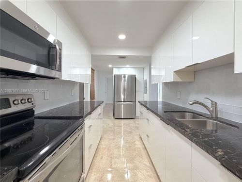 201-1075 92nd St, Bay Harbor Islands, FL, 33154-2701 | Card Image