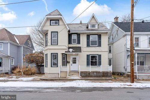 524 Scott St, Stroudsburg, PA, 18360-2204 | Card Image