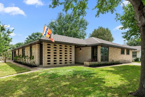 2114 Lazybrook Dr, Houston, TX, 77008-1272 | Card Image