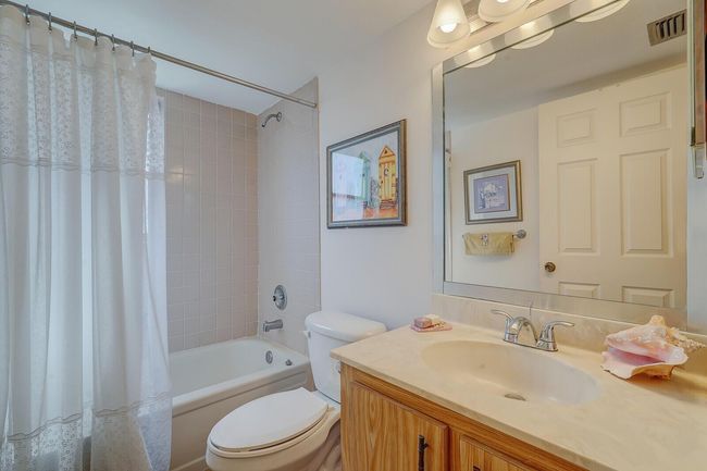 APT-301 - 7300 Lake Circle Dr, Condo with 2 bedrooms, 2 bathrooms and null parking in Margate FL | Image 15