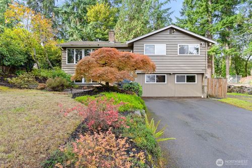 17015 32nd Ave Ne, Lake Forest Park, WA, 98155-5321 | Card Image