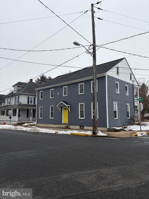 146 N Cedar St, Lititz, PA, 17543-1101 | Card Image