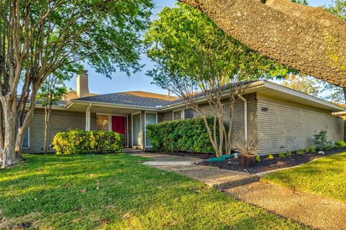 6009 Black Berry Ln, Dallas, TX, 75248-4906 | Card Image