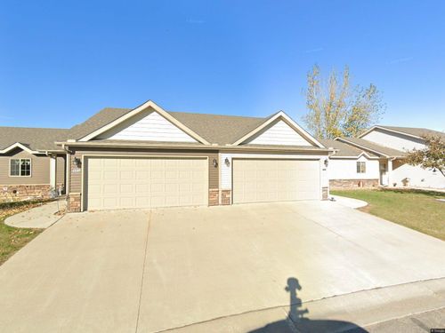 621 Cottonwood Ave, Litchfield, MN, 55355-4626 | Card Image