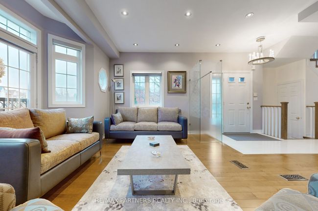 25 Crispin Crt, House other with 4 bedrooms, 4 bathrooms and 4 parking in Markham ON | Image 7