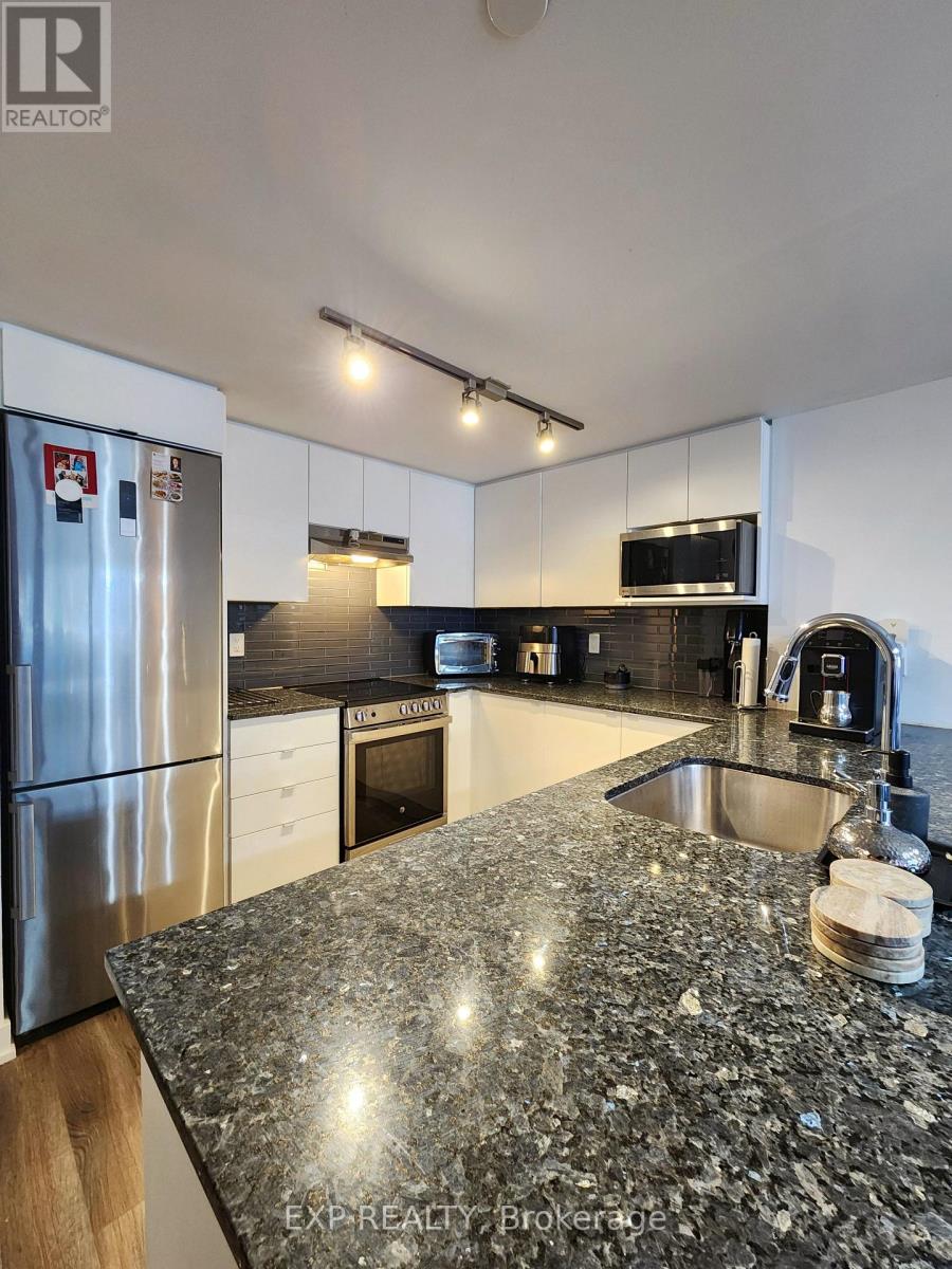 Residential Lease in Toronto (Englemount-Lawrence) 3