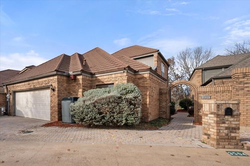 3504 Enchanted Cir, Arlington, TX, 76016-3621 | Card Image