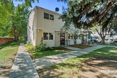 854 S Curtis Rd, Boise, ID, 83705-1809 | Card Image