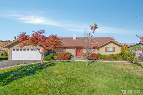 807 Ridgeview Ave, Selah, WA, 98942-1531 | Card Image