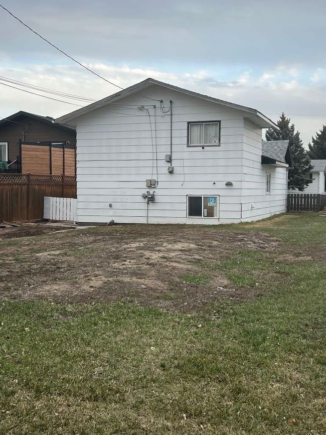 1230 2 Avenue W, Home with 3 bedrooms, 1 bathrooms and 2 parking in Drumheller AB | Image 10