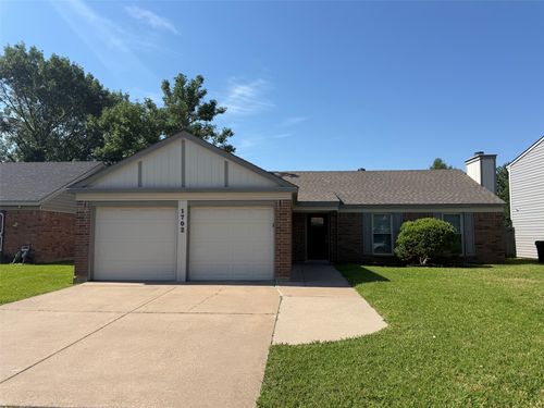 1702 Crimson Ct, Arlington, TX, 76018-1226 | Card Image