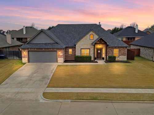 810 Chestnut Grove Dr, Cleburne, TX, 76033-5944 | Card Image