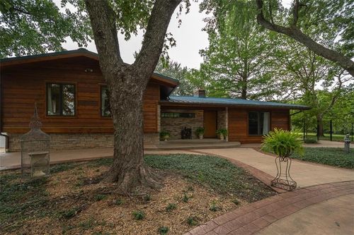 364 E 1600 Rd, Baldwin City, KS, 66006-8221 | Card Image