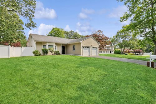 10 Marlan Ct, Smithtown, NY, 11787-2113 | Card Image