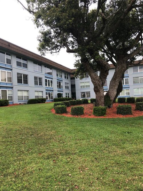 302b-333 Lake Howard Dr Nw, WINTER HAVEN, FL, 33880-2309 | Card Image