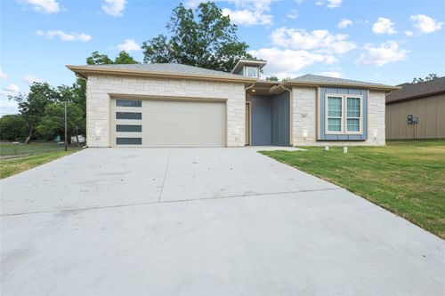 401 S 4th St, Bonham, TX, 75418-4712 | Card Image