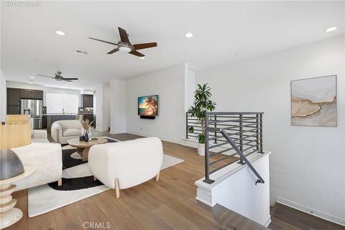 75 Lennox, Irvine, CA, 92612-0002 | Card Image